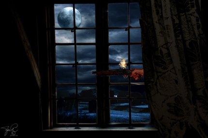 skott-bakom-gardinen